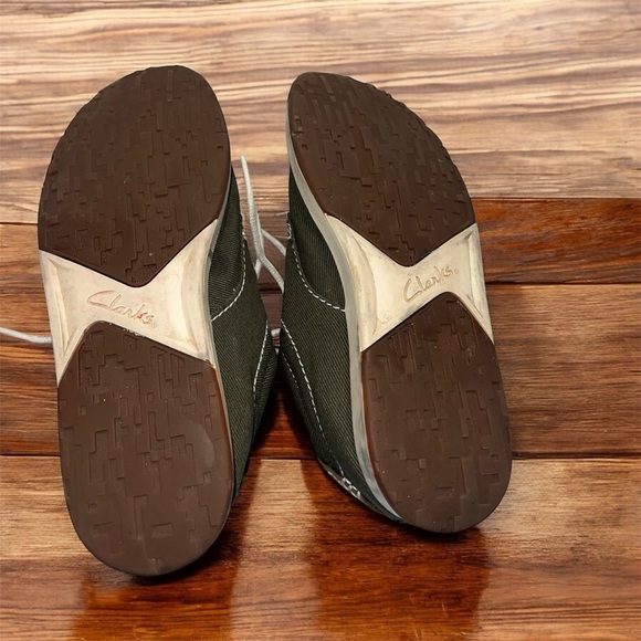 Clarks Est 1825 Men's Green Loafers - Picture 4 of 5